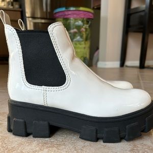 Circus by Sam Edelman. White, flatform bootie, size 6 1/2.